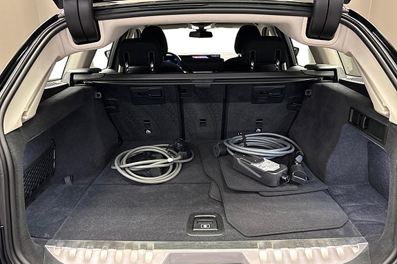 BMW 330e 14 of 15