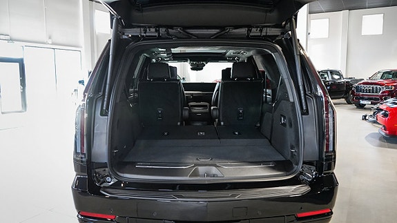 Cadillac Escalade 9 of 30