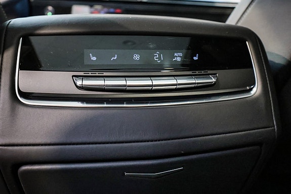 Cadillac Escalade 17 of 30