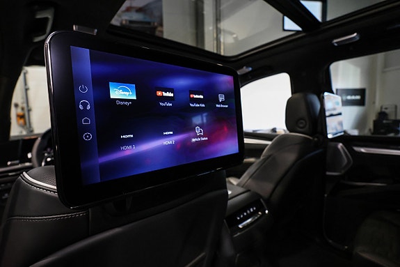 Cadillac Escalade 18 of 30