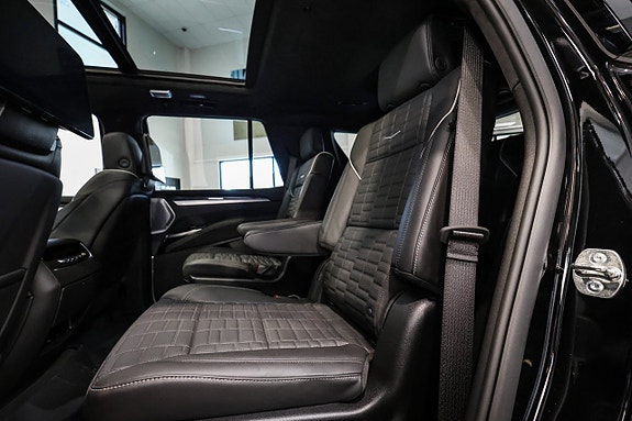 Cadillac Escalade 14 of 30