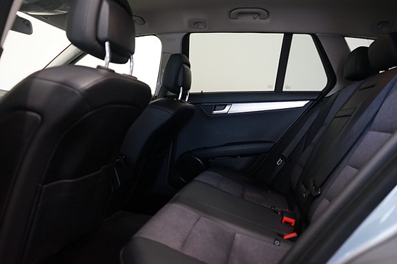 Mercedes-Benz C220 7 of 9
