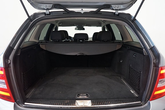 Mercedes-Benz C220 8 of 9