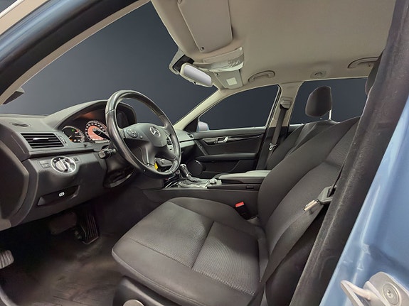 Mercedes-Benz C180 8 of 15