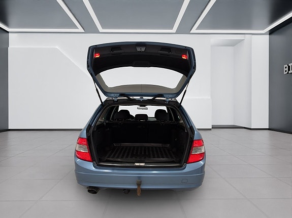 Mercedes-Benz C180 15 of 15