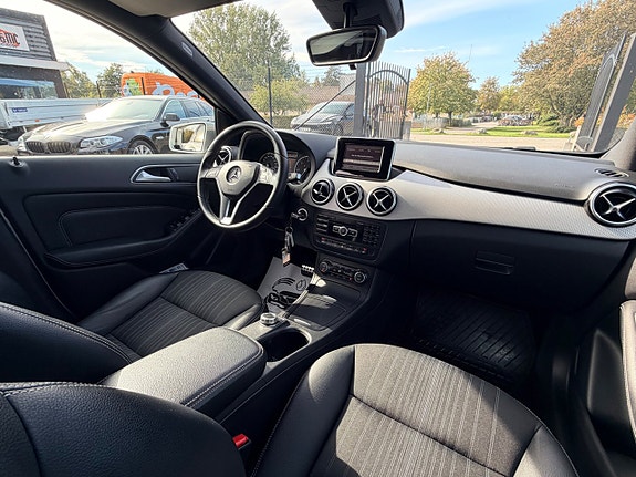 Mercedes-Benz B180 12 of 19