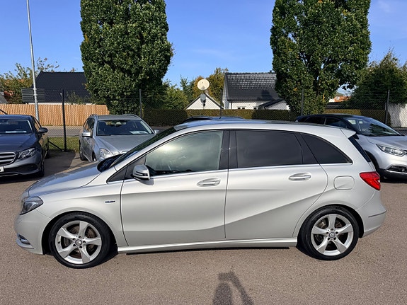 Mercedes-Benz B180 2 of 19