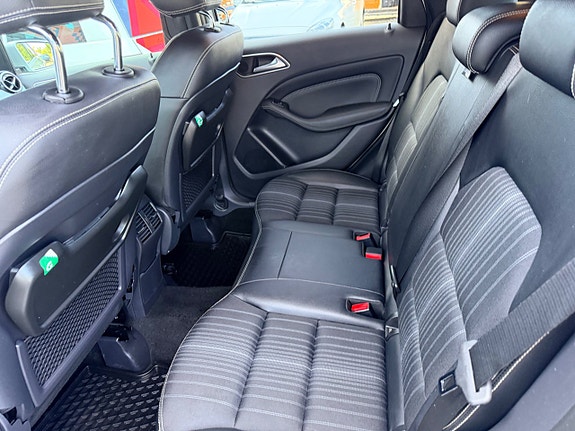 Mercedes-Benz B180 14 of 19