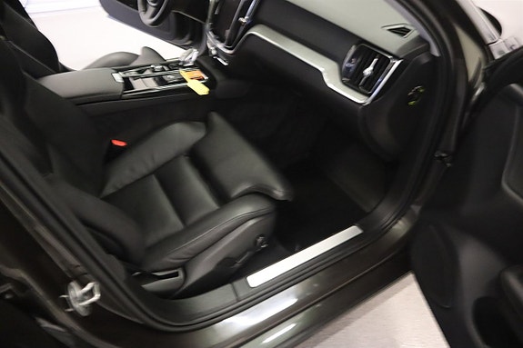 Volvo V60 7 of 20
