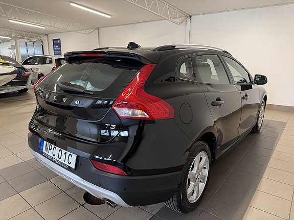 Volvo V40 Cross Country 5 of 11
