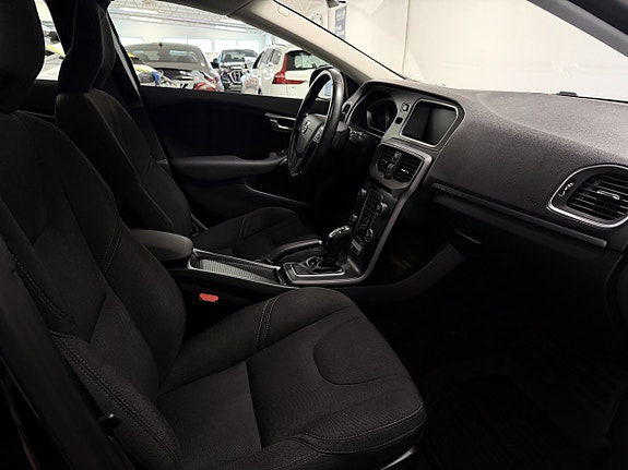 Volvo V40 Cross Country 9 of 11