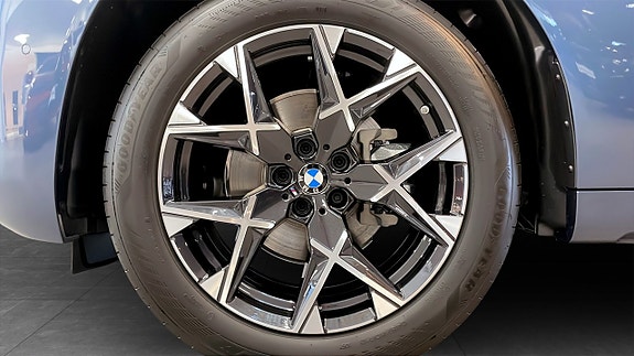 BMW X3 9 of 12