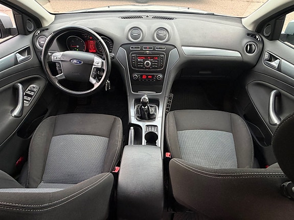 Ford Mondeo 13 of 25
