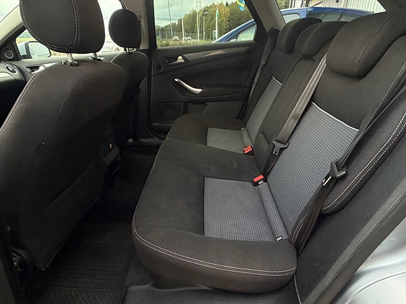 Ford Mondeo 15 of 25