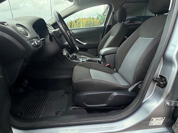 Ford Mondeo 17 of 25