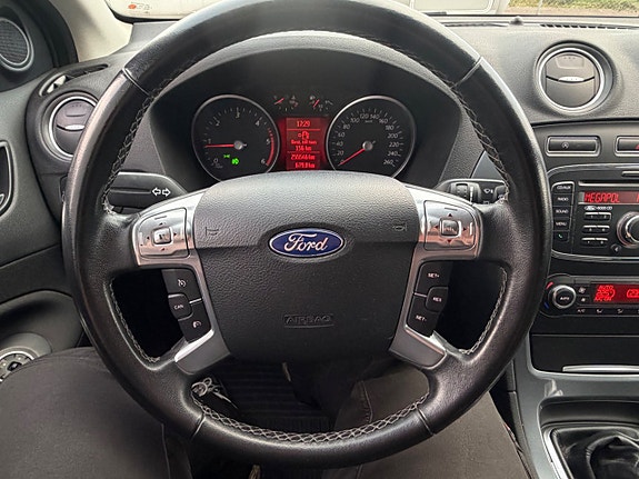 Ford Mondeo 18 of 25