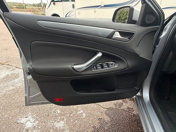 Ford Mondeo 16 of 25