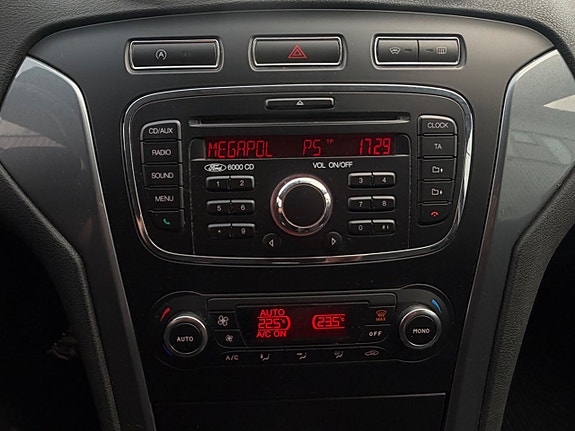 Ford Mondeo 21 of 25