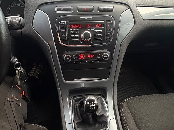 Ford Mondeo 20 of 25