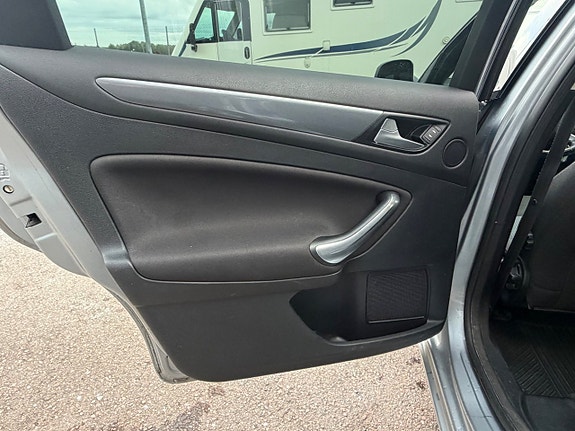 Ford Mondeo 14 of 25