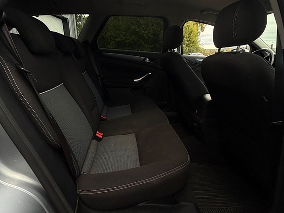 Ford Mondeo 12 of 25