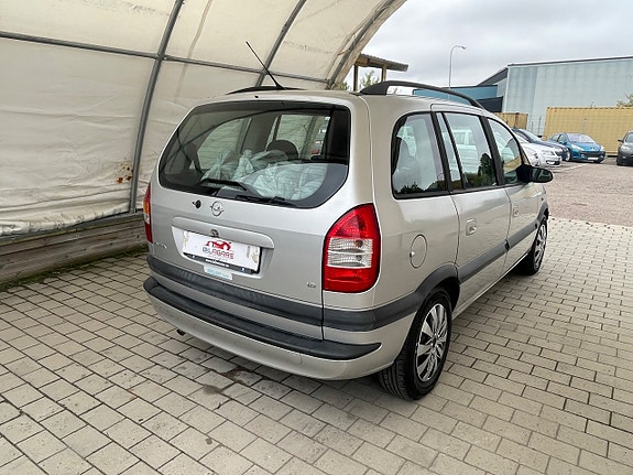 Opel Zafira 3 of 21