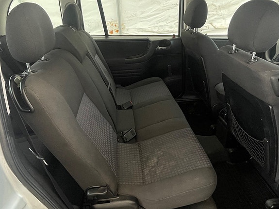 Opel Zafira 12 of 21