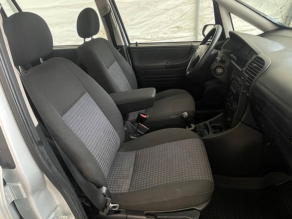 Opel Zafira 13 of 21