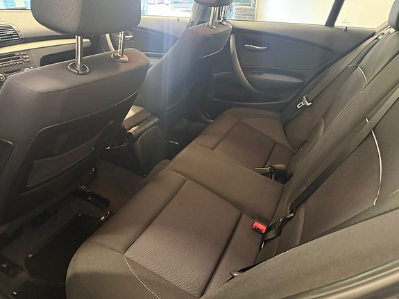 BMW 118i 9 of 11
