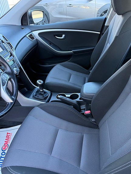 Hyundai i30 8 of 9