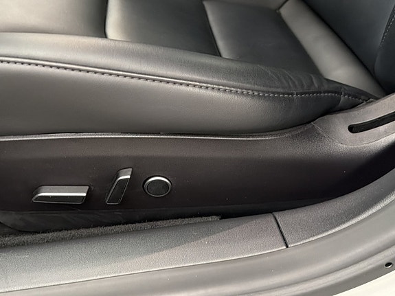 Tesla Model 3 16 of 30