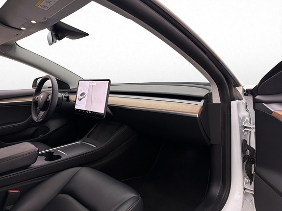 Tesla Model 3 18 of 30
