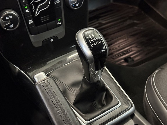 Volvo V40 16 of 19