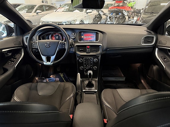 Volvo V40 17 of 19