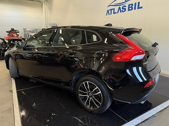 Volvo V40 4 of 19