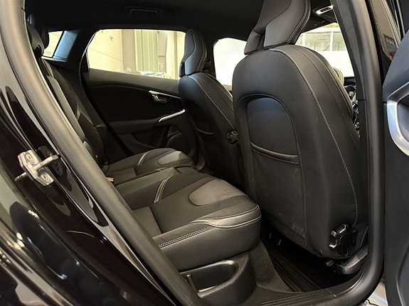 Volvo V40 10 of 19