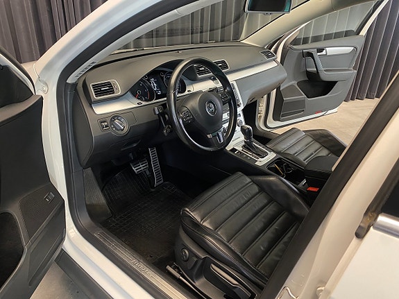 Volkswagen Passat Alltrack 17 of 30