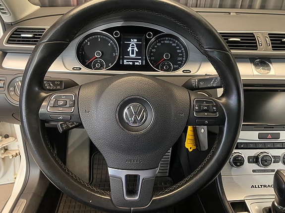 Volkswagen Passat Alltrack 26 of 30