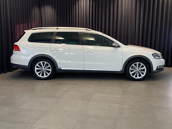 Volkswagen Passat Alltrack 5 of 30