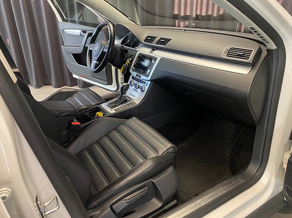 Volkswagen Passat Alltrack 23 of 30