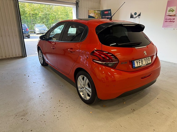 Peugeot 208 4 of 11