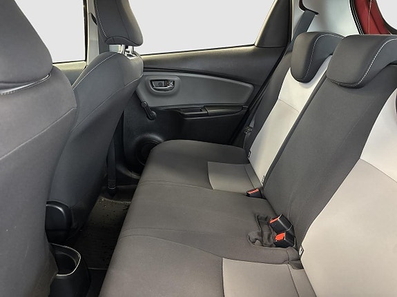 Toyota Yaris 11 of 13