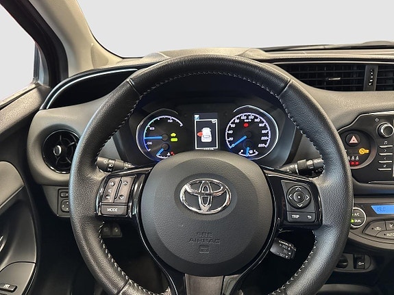Toyota Yaris 8 of 13