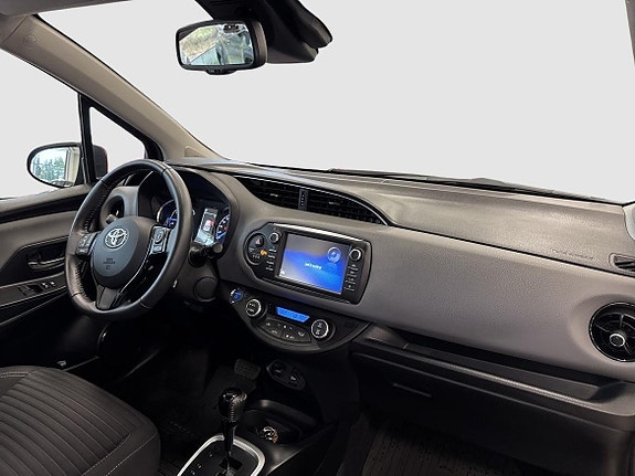 Toyota Yaris 9 of 13