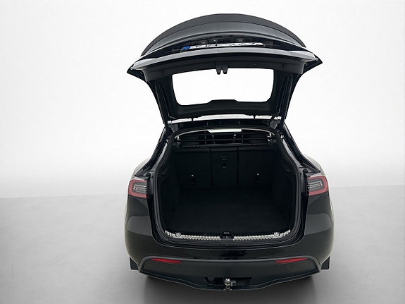 Tesla Model Y 11 of 30