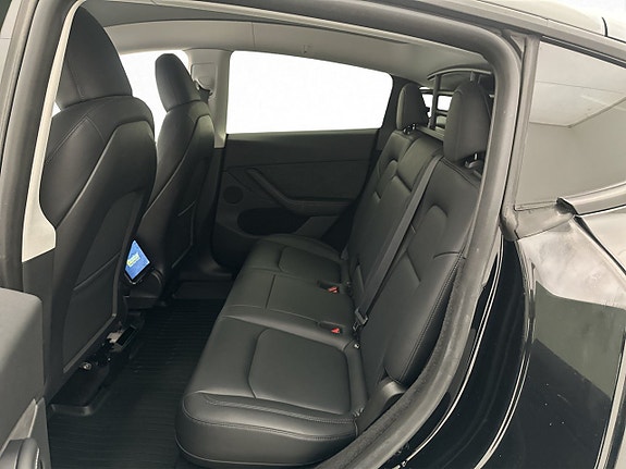 Tesla Model Y 17 of 30