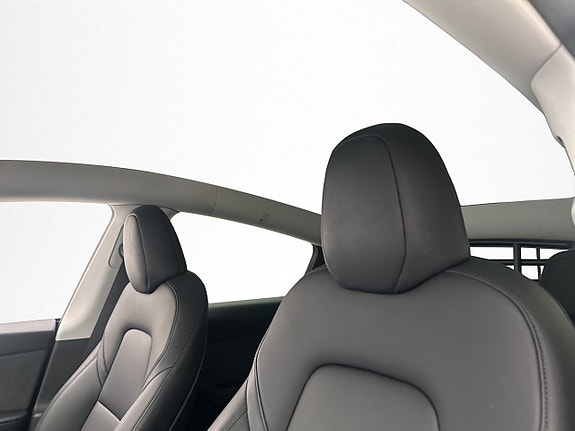 Tesla Model Y 19 of 30