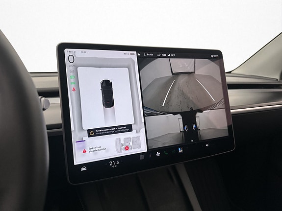 Tesla Model Y 28 of 30