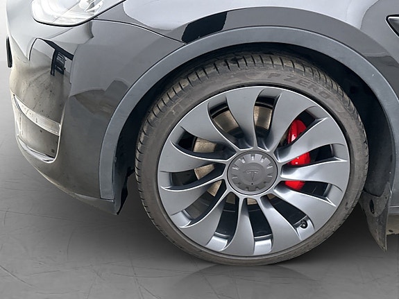 Tesla Model Y 29 of 30