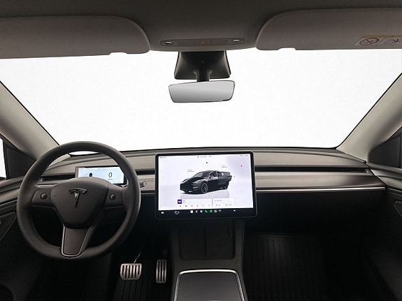 Tesla Model Y 14 of 30